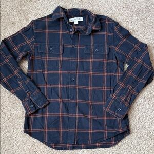 Old Navy Regular Fit Men's Dark Plaid Button Down Shirt, size small